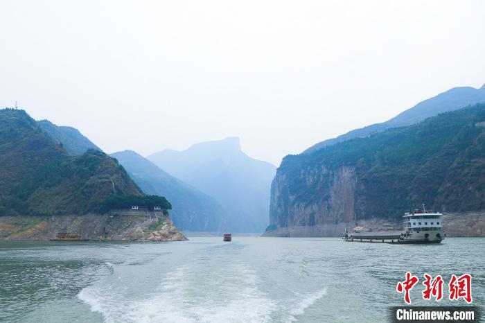 一場(chǎng)巡河“找茬”行動(dòng)，何以巡出碧水東流的長(zhǎng)江？