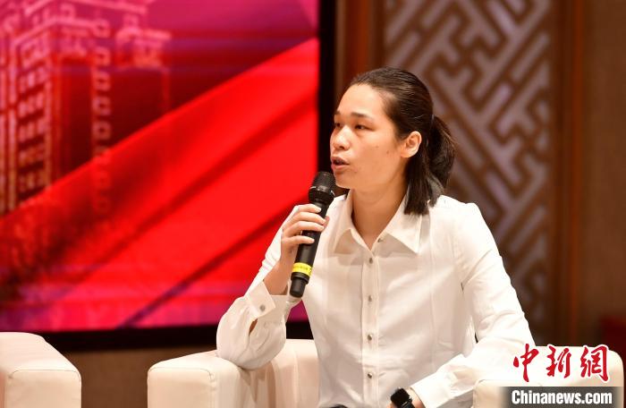圖為林莉在福建師范大學(xué)分享會(huì)上發(fā)言?！蚊?攝