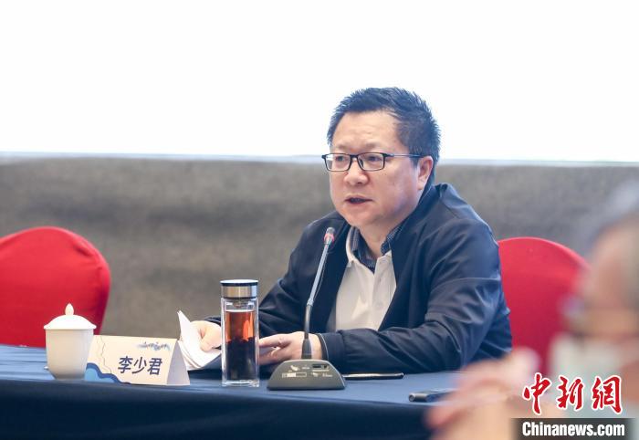 《詩刊》社主編李少君發言。　霞浦縣融媒體中心 供圖