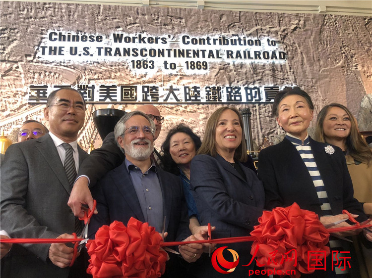 圖為（從右到左）方李邦琴、加州副州長康依蓮、舊金山市議長佩斯金、中國駐舊金山副總領事潘慶江在剪彩。人民網記者 鄧圩攝
