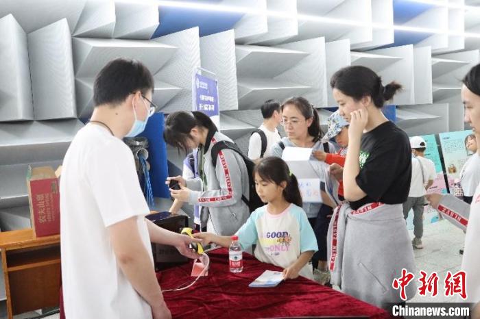 中科院聲學(xué)所公眾科學(xué)日活動(dòng)現(xiàn)場(chǎng)。　中科院聲學(xué)所 供圖