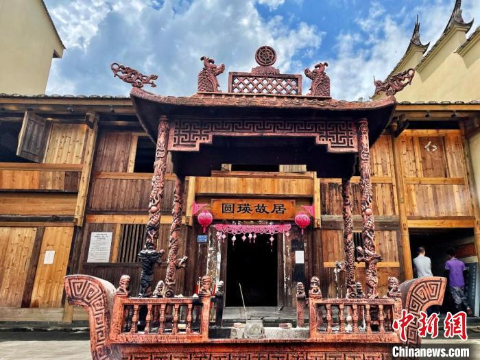 臺灣上趣開新團(tuán)隊(duì)入駐古田縣平湖鎮(zhèn)端上村，以“圓瑛法師故里”為主題打造愛國禪意村。　呂巧琴 攝