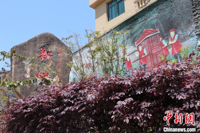 臺灣上趣開新團(tuán)隊(duì)改造蕉城區(qū)八都鎮(zhèn)新樓村時融入畬族元素。　褚子強(qiáng) 供圖