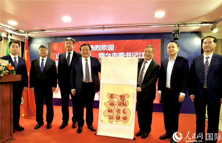 參加座談會的主要嘉賓合影留念。人民網記者宋亦然攝