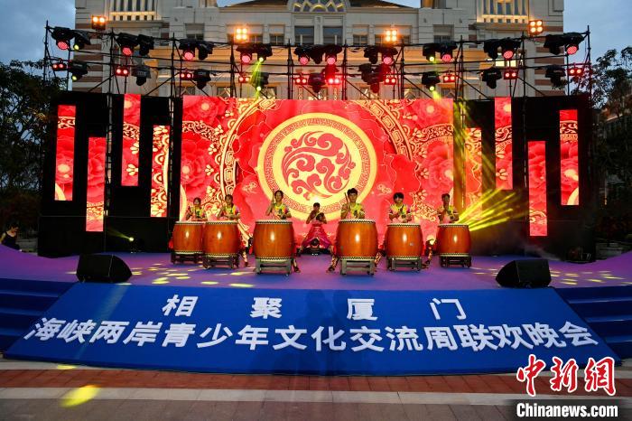 臺(tái)灣青少年表演《鼓舞四方》?！⊥鯑|明 攝