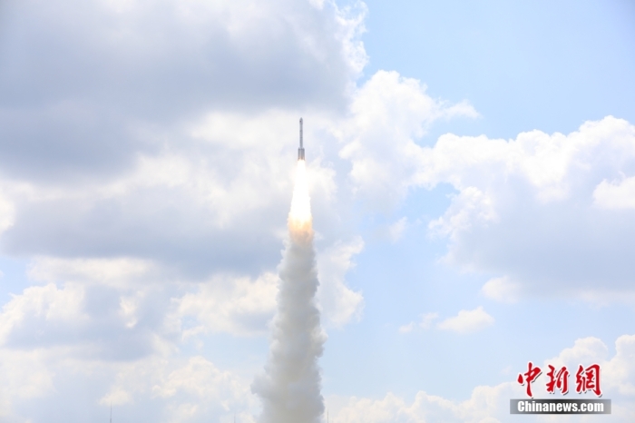 北京時間 2023年9月10日12時30分，中國在太原衛(wèi)星發(fā)射中心使用長征六號改運載火箭，成功將遙感四十號衛(wèi)星發(fā)射升空，衛(wèi)星順利進入預(yù)定軌道，發(fā)射任務(wù)獲得圓滿成功。該衛(wèi)星主要用于開展電磁環(huán)境探測及相關(guān)技術(shù)試驗。此次任務(wù)是長征系列運載火箭第487次飛行。王曉虎 攝