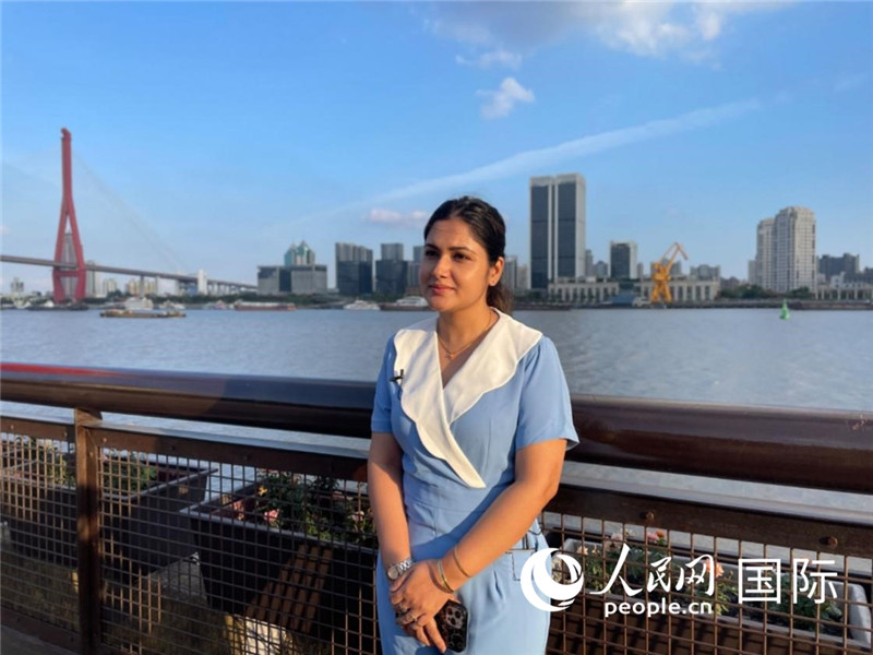 孟加拉國Channel24電視頻道主持人伊斯拉特·阿敏在上海市楊浦濱江接受采訪。 人民網記者 張榮攝