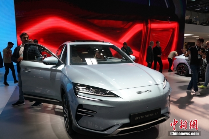2023年德國國際汽車及智慧出行博覽會(IAA mobility)(亦簡稱慕尼黑國際車展)將于9月5日正式開幕。在9月4日舉行的媒體日，記者看到諸品牌紛紛攜“拳頭”產(chǎn)品亮相。圖為當日比亞迪SEAL U在歐洲首秀。<a target='_blank' href='/'><p  align=
