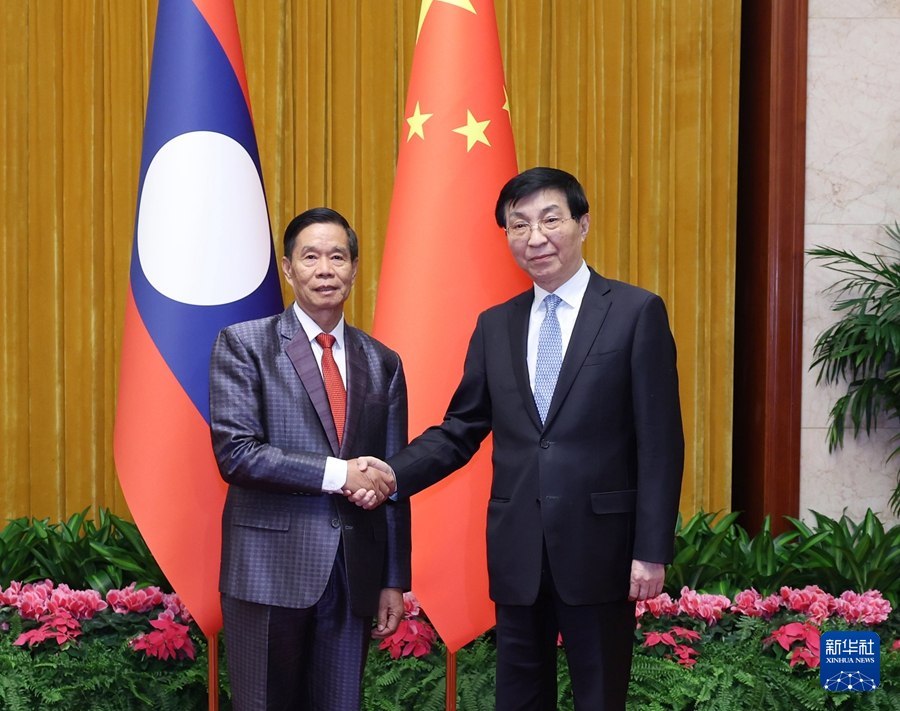 1月22日，中共中央政治局常委、全國政協主席王滬寧在北京會見老撾人民革命黨中央政治局委員、建國陣線中央委員會主席辛拉馮。新華社記者 王曄 攝