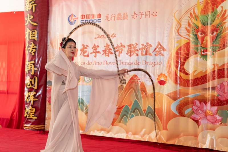 巴西藝術家表演中國舞。里約天主教大學孔子學院供圖