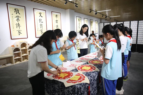 1、長沙市雨花區校園清廉家風館開館。受訪單位供圖