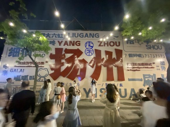 古運河畔的皮市街充滿市井氣息。 人民網 張玉峰攝