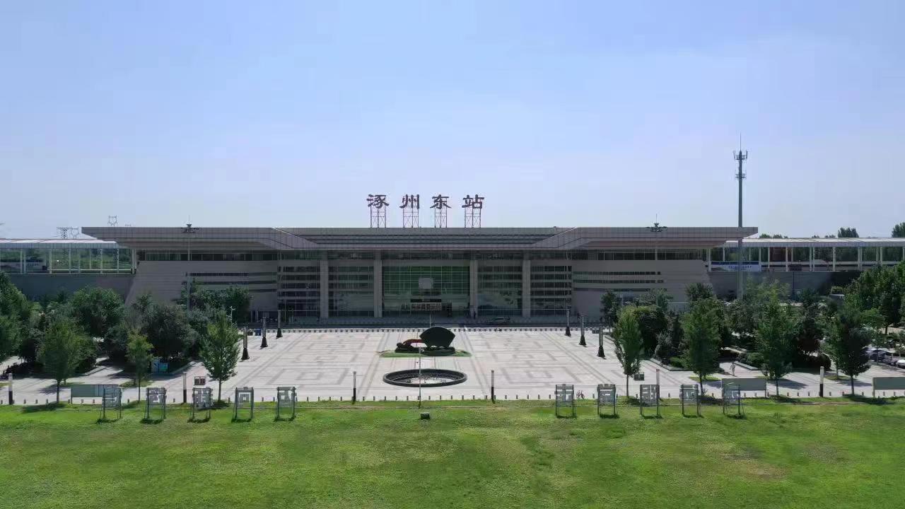 通勤專列高鐵始發(fā)站涿州東站。 熊華明、王聚言攝