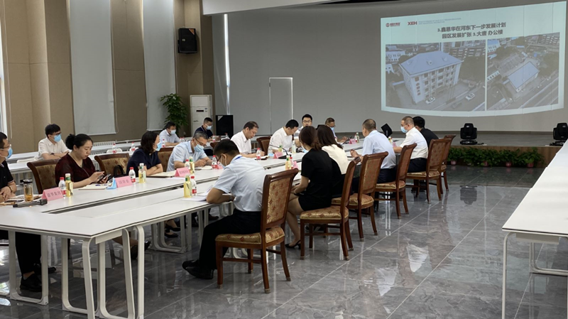 河東區委書記范少軍一行深入老電建公司辦公園區就盤活園區工作進行部署研究。河東區供圖