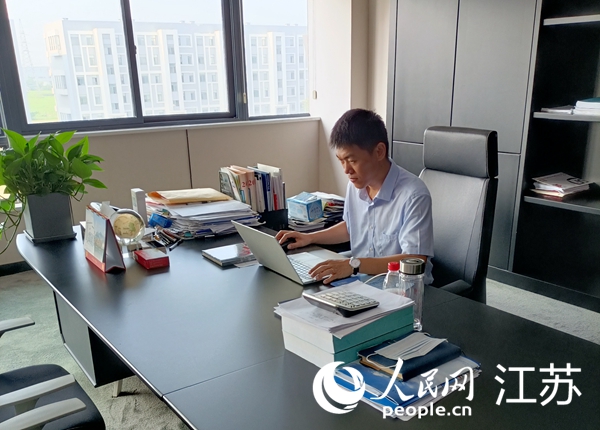 江蘇海安市2021年引進的高端人才朱涼偉博士。人民網記者 王繼亮攝