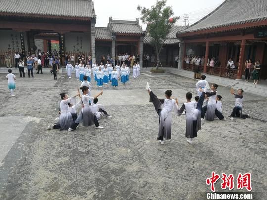 誦讀國學經典展演?！⊥貔i 攝