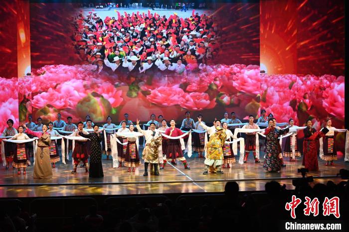 西藏昌都市優秀文藝節目赴閩巡演續寫“閩藏一家親”