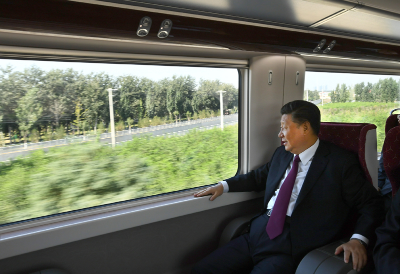 2019年9月25日，習(xí)近平總書記乘坐軌道列車前往北京大興國際機(jī)場。