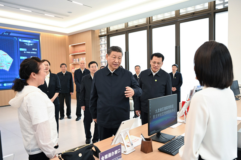 2024年4月22日下午，習(xí)近平總書(shū)記在重慶市九龍坡區(qū)謝家灣街道民主村社區(qū)考察。