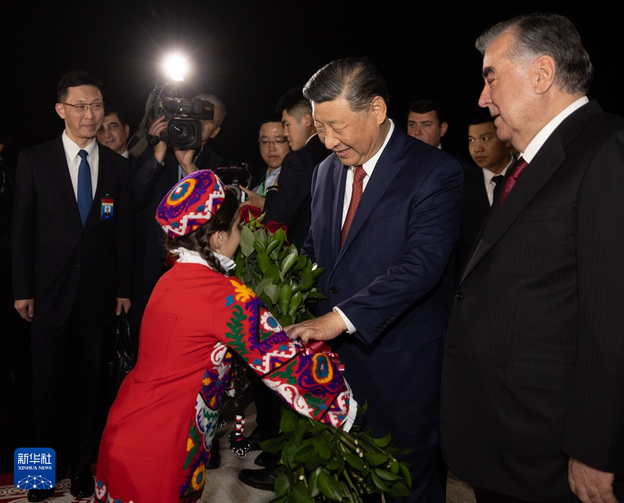 習(xí)近平抵達杜尚別開始對塔吉克斯坦進行國事訪問