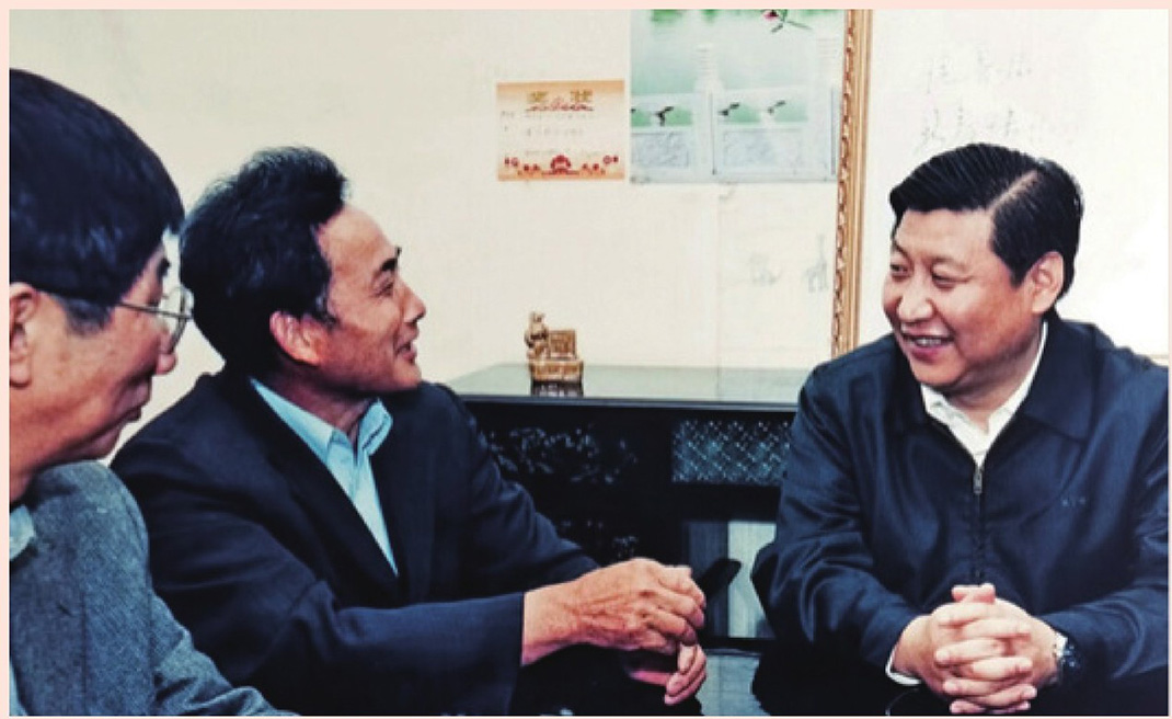 2003年4月24日，時(shí)任浙江省委書記習(xí)近平在浙江下姜村調(diào)研。