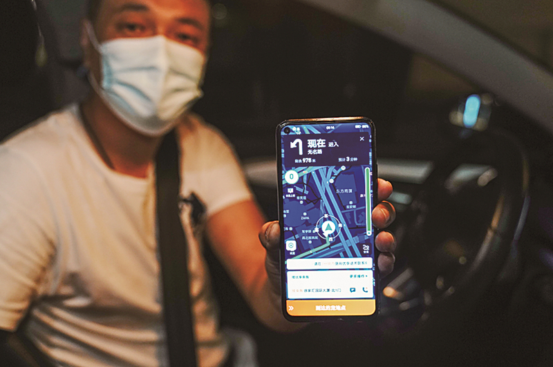 2022年6月1日凌晨，網(wǎng)約車司機(jī)黃興展示他當(dāng)天接到的第一單。