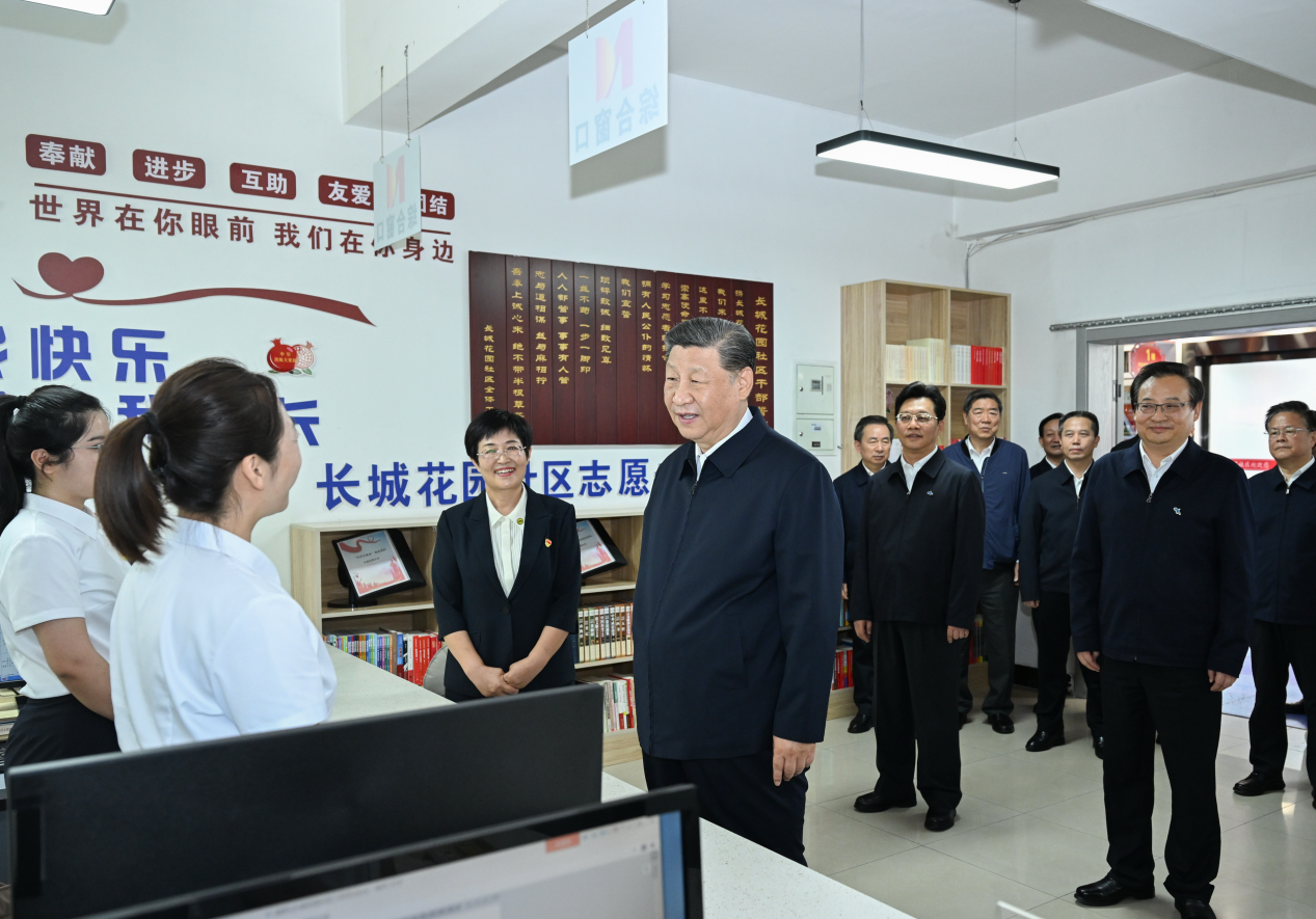 2024年6月19日，習近平總書記來到寧夏銀川市金鳳區長城花園社區考察。