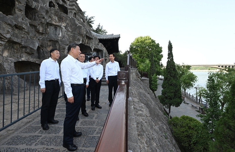 2025年5月19日至20日，中共中央總書記、國家主席、中央軍委主席習近平在河南考察。這是19日下午，習近平在洛陽龍門石窟考察。新華社記者 謝環馳 攝
