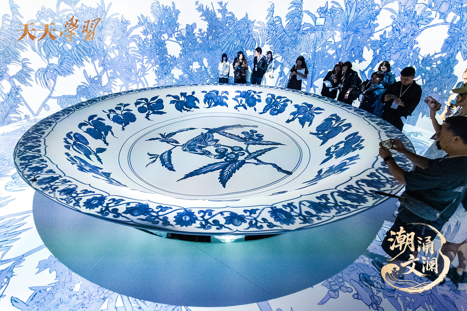 2025年5月13日，“‘紋’以載道——故宮博物院沉浸式數字體驗展”亮相香港故宮文化博物館。