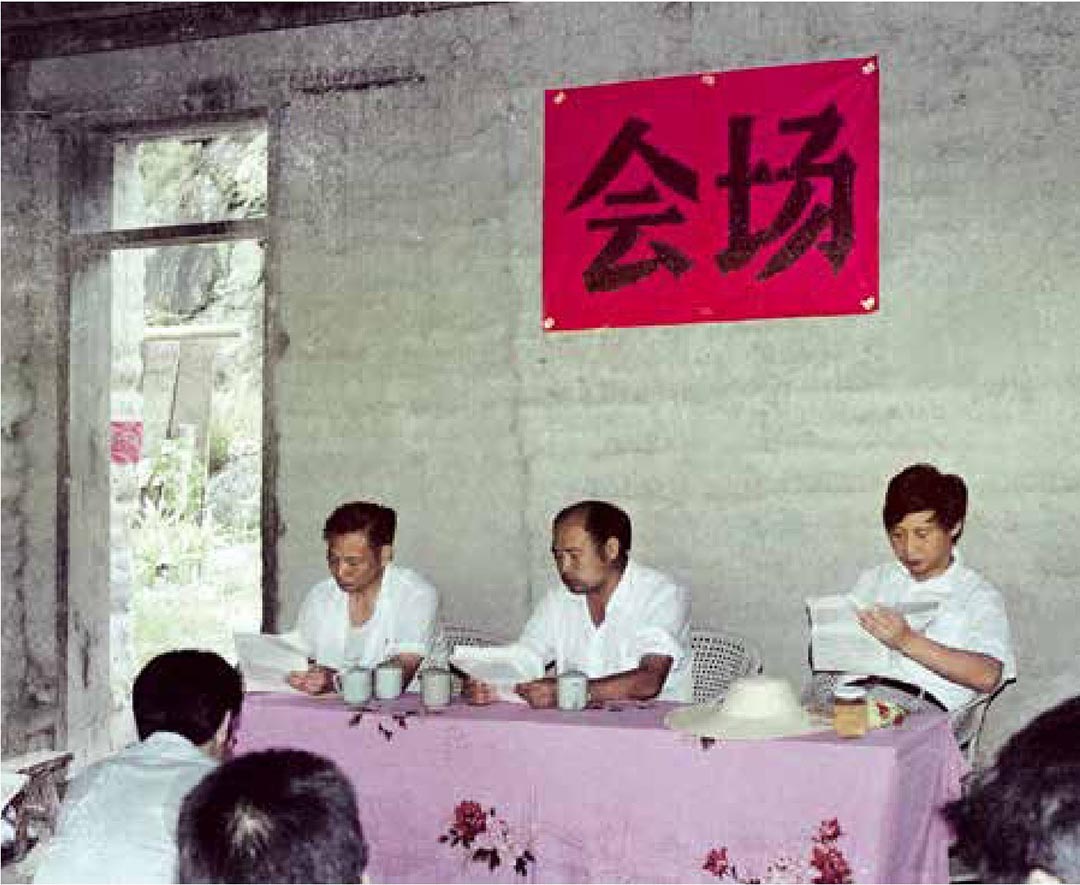 1989年7月，習近平在壽寧縣下黨鄉召開現場辦公會。