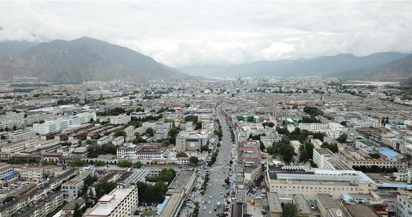 8月10日無人機拍攝的拉薩城市一景。新華社記者 王益亮 攝.jpg