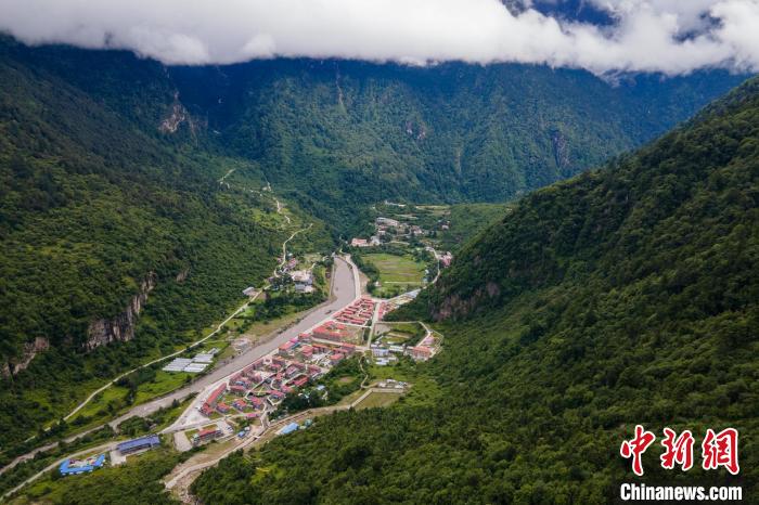 西藏山南勒布溝風光。　江飛波 攝