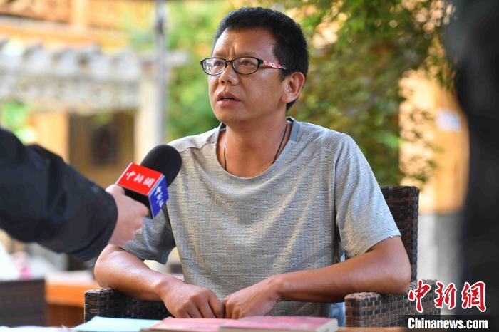 圖為和澗秋接受記者采訪。　劉冉陽 攝