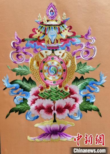 圖為藏繡作品。　祁增蓓 攝