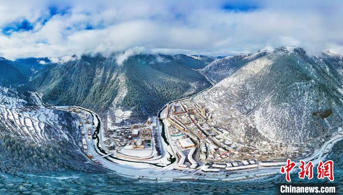 壤塘的雪后美景?！∪捞量h融媒體中心供圖