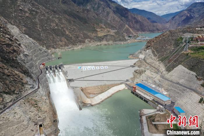 金沙江上游蘇洼龍水電站又一臺機組投產發電