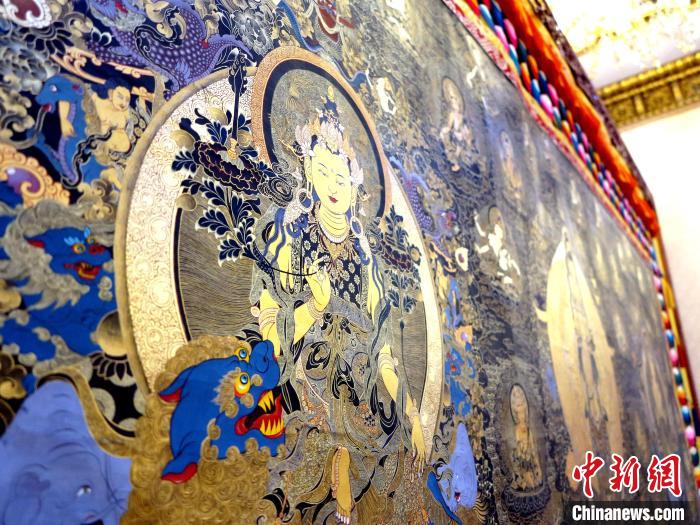 圖為熱貢龍樹畫苑內的唐卡。　張添福 攝