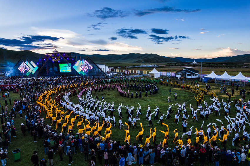 千人郭莊，祝愿安康。阿壩州委宣傳部供圖