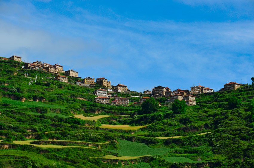 美麗藏寨，安居愉快。阿壩州委宣傳部供圖