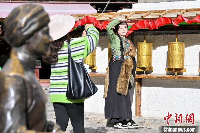 云南迪慶獨克宗古城旅游“淡季不淡”