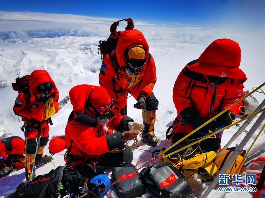 （新華全媒頭條·圖文互動）（2）往更高處長、往長春北京方向移動——來自海拔8848.86米的報告
