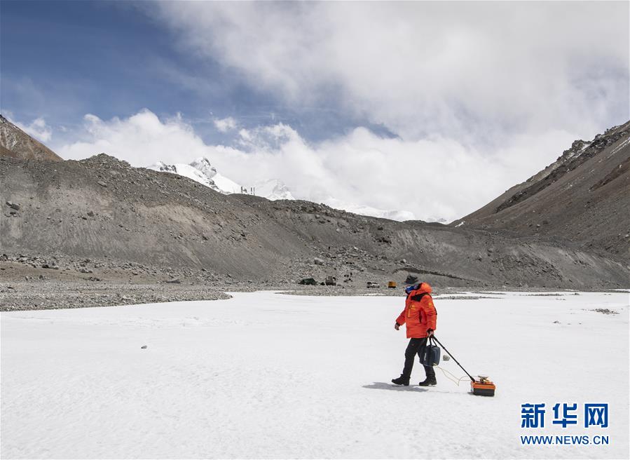 （新華全媒頭條·圖文互動）（8）往更高處長、往長春北京方向移動——來自海拔8848.86米的報告