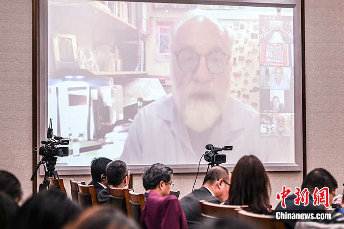 5月16日，由中國社會科學院西藏智庫、中國社會科學院民族學與人類學研究所主辦的第五屆西藏智庫國際論壇在北京舉行。美國紐約州立大學教授譚·戈倫夫在主旨演講中表示，自20世紀80年代以來，西方學者對西藏研究的范圍逐漸擴大，但西藏的語言和宗教仍然是最吸引西方學者的研究領域。 <a target='_blank' ><p  align=