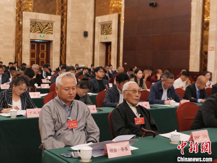 圖為西藏自治區(qū)各族各界慶祝中國共產(chǎn)黨成立100周年座談會現(xiàn)場?！≈x牧 攝