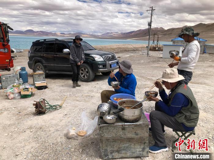 在“世界屋脊”上作業，中國科考隊員衣、食、住、行有何特色？