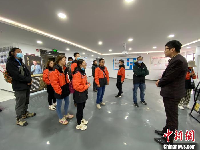 圖為2021瀾湄萬里行中外媒體在昌都新區(qū)采訪。　李江寧 攝