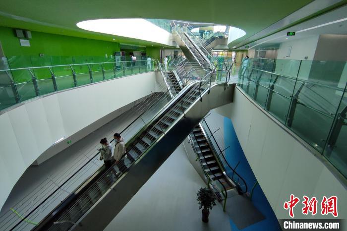 圖為西藏自治區(qū)婦產(chǎn)兒童醫(yī)院內(nèi)景。　江飛波 攝