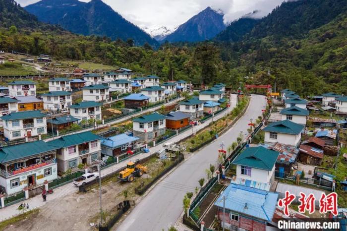 墨脫公路上的達木珞巴民族鄉(xiāng)貢日村，該村此前為舊墨脫公路著名的物資轉運點，被稱為“80K”。