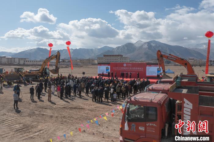 圖為2023年江蘇援藏項(xiàng)目集中推進(jìn)會(huì)現(xiàn)場(chǎng)?！∝暩聛?lái)松 攝