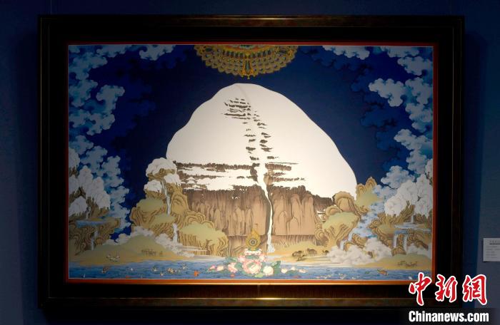 圖為5月16日，展覽中新創唐卡作品《岡底斯山》。　李林 攝